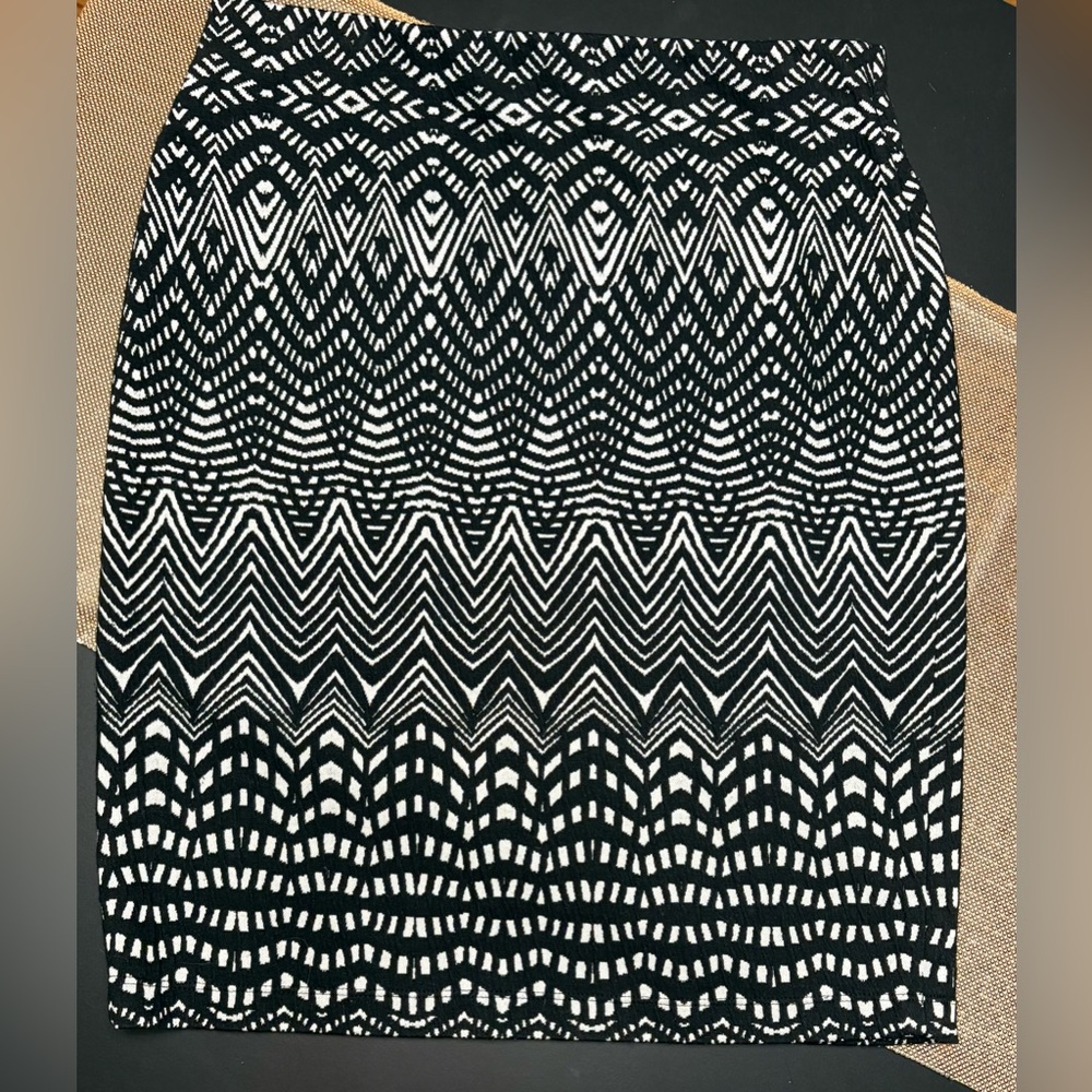 Ann Taylor Black and White Geometric Pencil Skirt